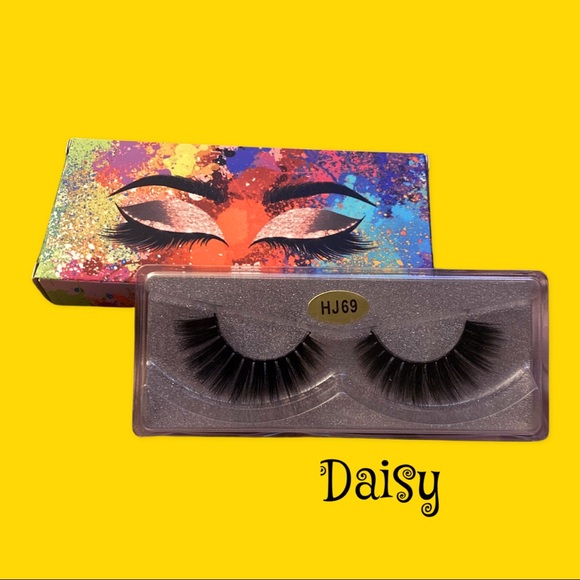 Lashes - Picture 1 of 1